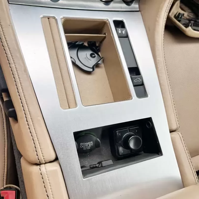 Các chi tiết nội thất của xe Aston martin