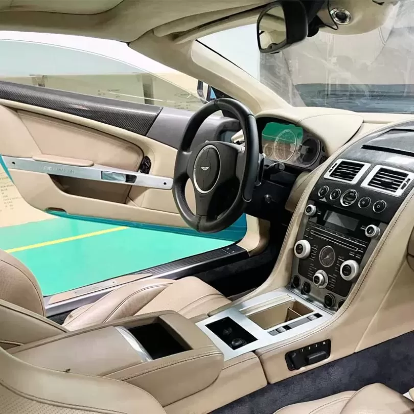 Các chi tiết nội thất của xe Aston martin