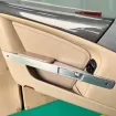 Các chi tiết nội thất của xe Aston martin